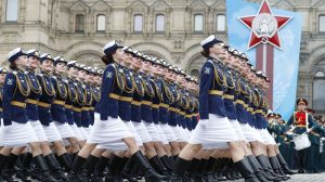 Участие в парадах – это яркие воспоминания об учёбе в ВАВКО. Валентина – крайняя слева.