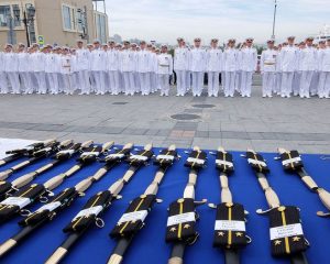 Флот принимает макаровцев.
