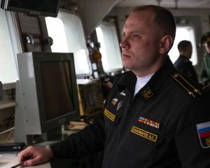 Гостей принимает «Пётр Великий».