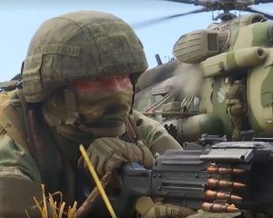 Они патрулируют местность с воздуха, каждый раз рискуя жизнью.
