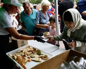 Жизнь постепенно возвращается в мирное русло.
