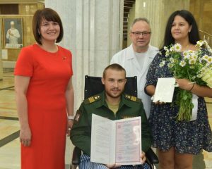 Миром правит любовь.