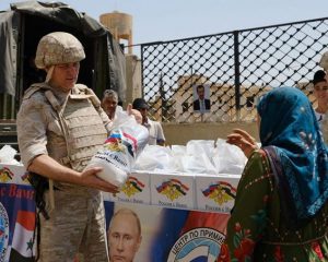 В город Бир-Аджам доставлена гуманитарная помощь.