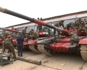 Танкисты готовятся к стартам.