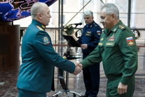 Храбрые и отважные воины защищают Отчизну