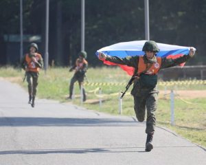 Под звон медалей