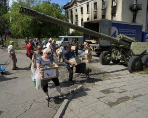 Побратимы протягивают руку помощи.