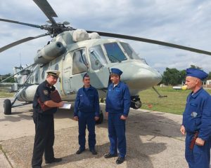 Помощник военного прокурора 309-й военной прокуратуры гарнизона военной прокуратуры Черноморского флота подполковник юстиции Д.В. Михайлов во время проверки исполнения законодательства о безопасности полётов в смешанном авиационном полку 4-й армии ВВС и ПВО Южного военного округа, 2021 год.