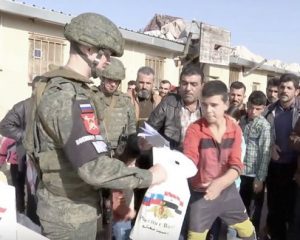 Российские военнослужащие провели гуманитарные акции в провинциях Алеппо и Эль-Кунейтра.