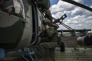 Храбрые и отважные воины защищают Отчизну