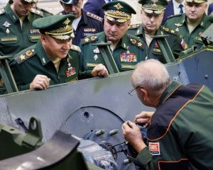 В тесном и непрерывном взаимодействии