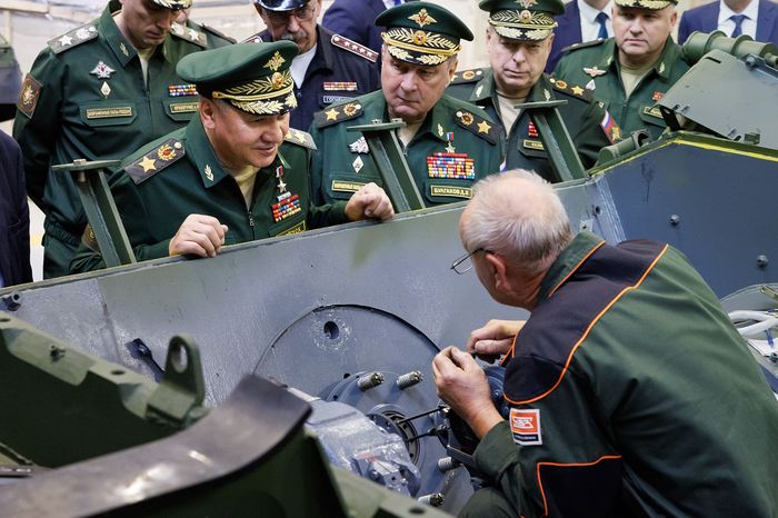 В тесном и непрерывном взаимодействии