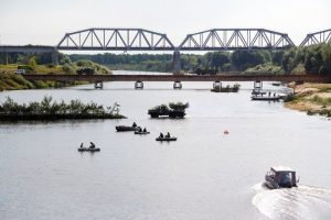 По мостам, столетиям, вёрстам