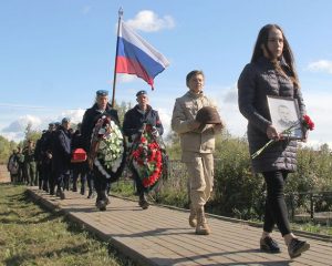 С почестями увековечен Герой бессмертного полка