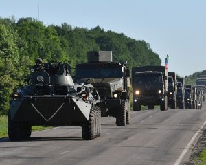 Мужественные воины беззаветно защищают правду и справедливость.