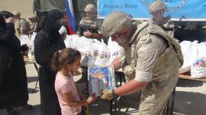 Российские военнослужащие доставили продовольственную помощь в посёлок Хсарат