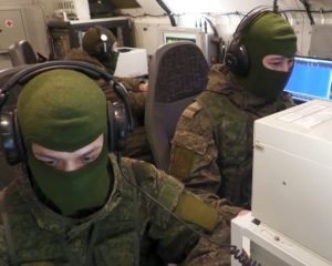 Поддерживая непрерывность управления войсками