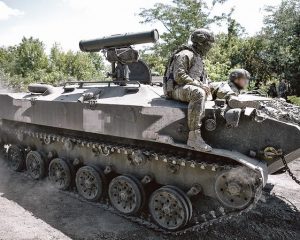 Оберегая вдохновенно честь и славу Отечества