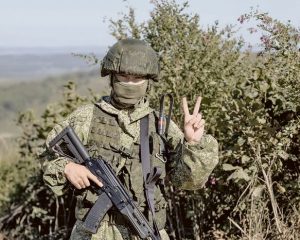 Непобедим народ России, с ним – справедливость и правда!
