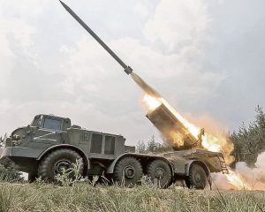 Противник уничтожается всюду в пределах досягаемости.