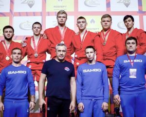 Собрали урожай на ковре