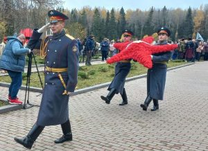 С воинскими и духовными почестями