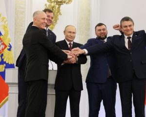 Мы стали сильнее, потому что мы вместе. За нами правда, а в правде – сила, а значит, победа! Победа будет за нами!