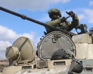 Выступая надёжным тылом.