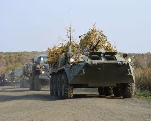 Тон задают ударники ратного труда.