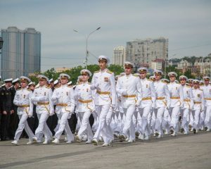 Дорога в океан для них начинается у Амурского залива.