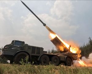 Мужеством прослыли отважные герои.