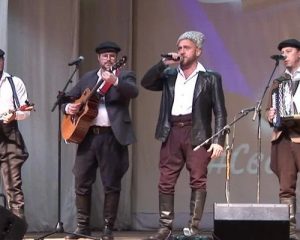 И песня готова в бой