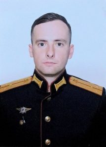 Старший лейтенант Юрий ЛАПИКОВ.