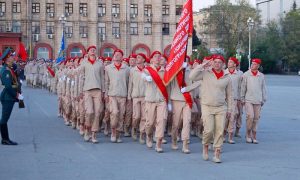 Там Родина-мать на подвиг зовёт своих сыновей