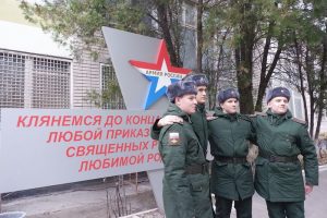 Там Родина-мать на подвиг зовёт своих сыновей