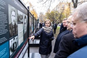 Через призму прошлого видеть будущее