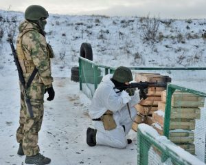 Под контролем опытных наставников.