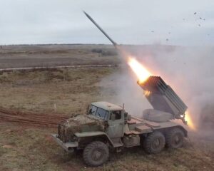 Шаг за шагом решая поставленные Родиной задачи.