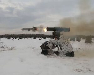 В динамике реального боя.