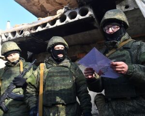 А для тебя, родная, есть почта полевая.