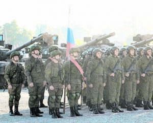 Дружбу укрепляя на рубеже огня.