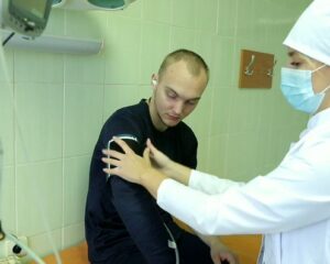 Самоотверженно и быстро спасают раненых