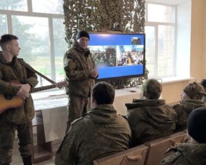 Увидеть родное лицо, услышать знакомый голос.