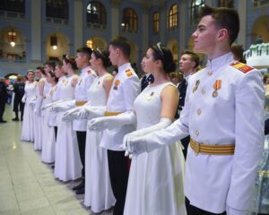 Бал под сводами Гостиного Двора