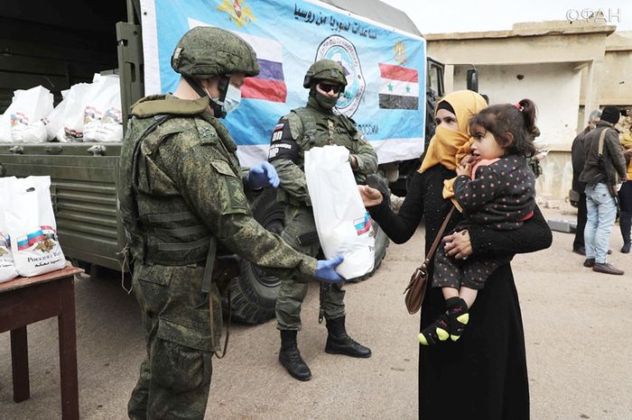 Российские военнослужащие доставили гуманитарный груз в провинцию Эс-Сувейда