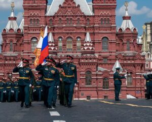 Сердцем и оружием кремлёвцы Родине служат
