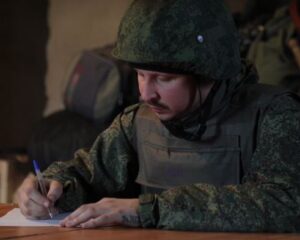 И конверт из дому передали бойцу удалому…