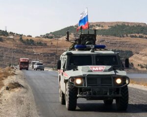Российская военная полиция продолжает патрулирование в северных районах Сирии.
