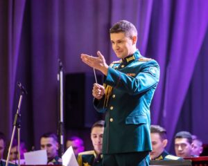 Пусть играют, вдохновляя нас, военные оркестры