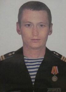 Гвардии сержант Денис ДОКУДИН.